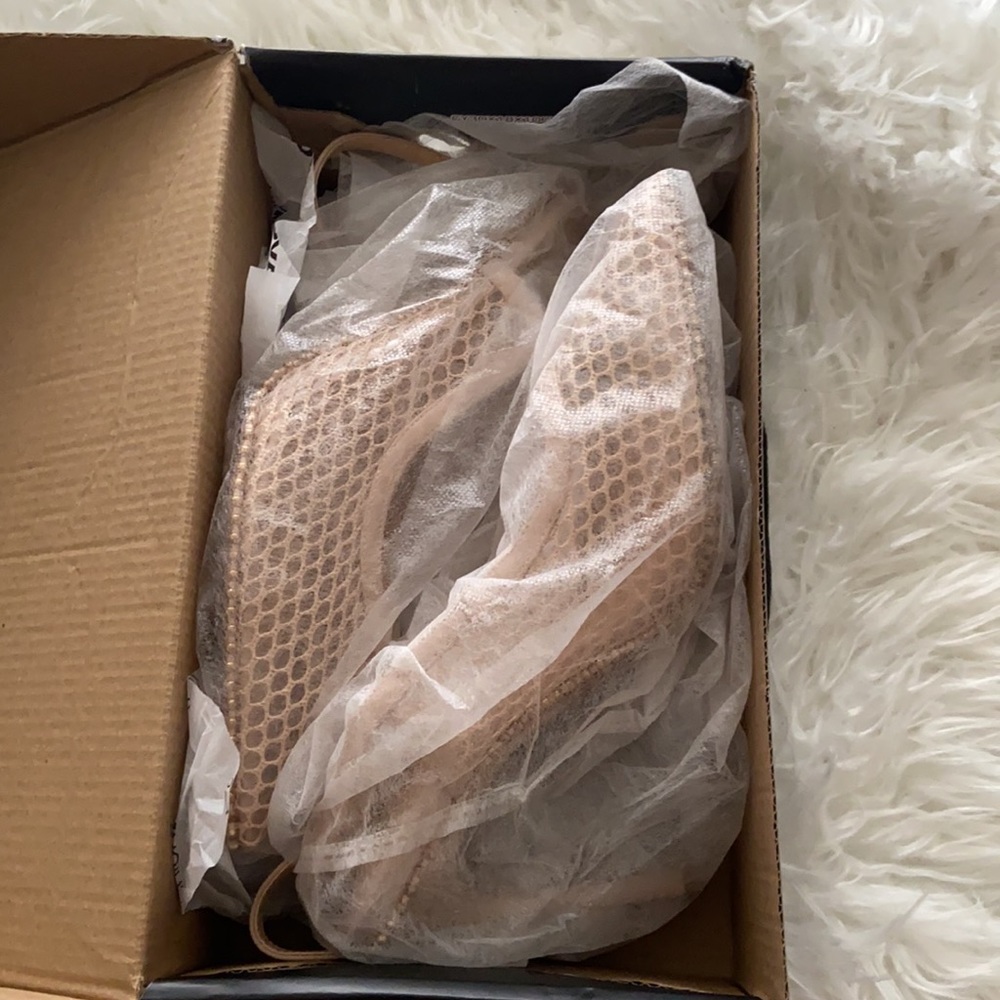 Fashion nova nude heels, Size 9 new in box - Picture 5 of 6